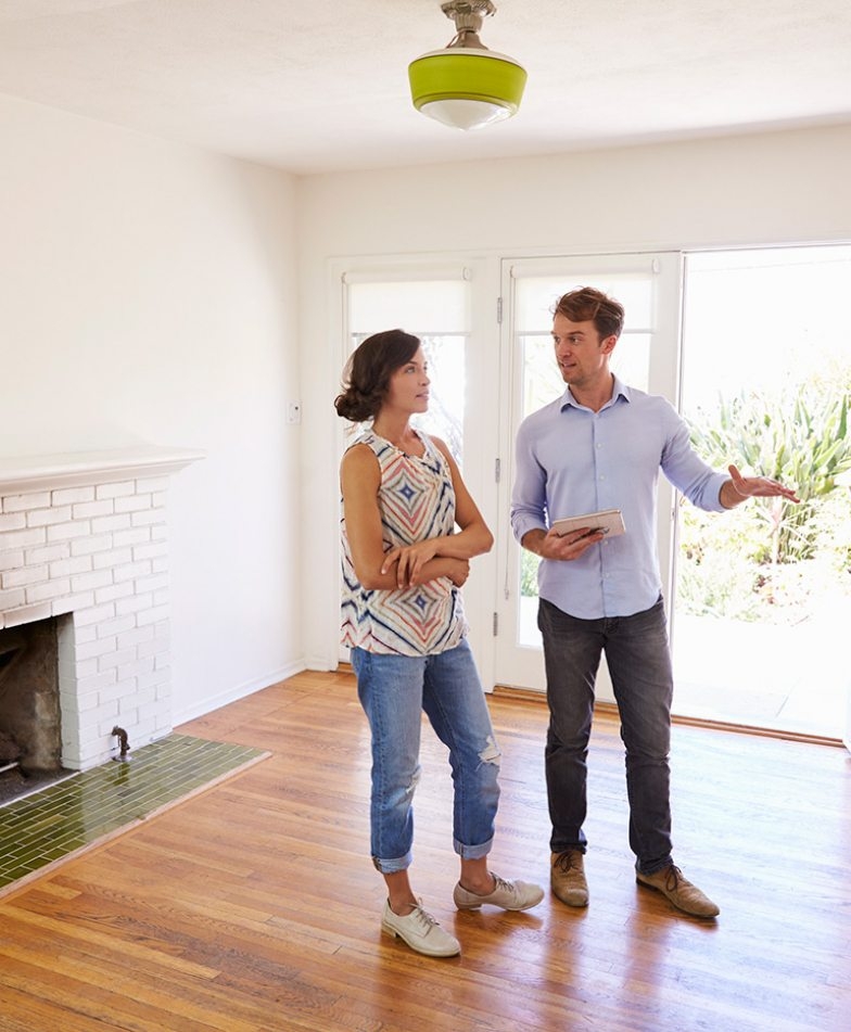 male-realtor-showing-female-client-around-house-PXLCYLL-784x951.jpg